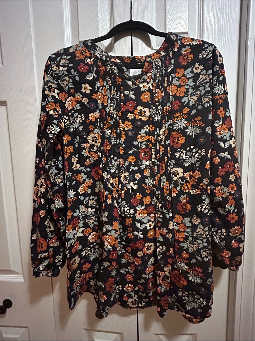 Women's Floral Pintuck Tunic Blouse- Black Multi